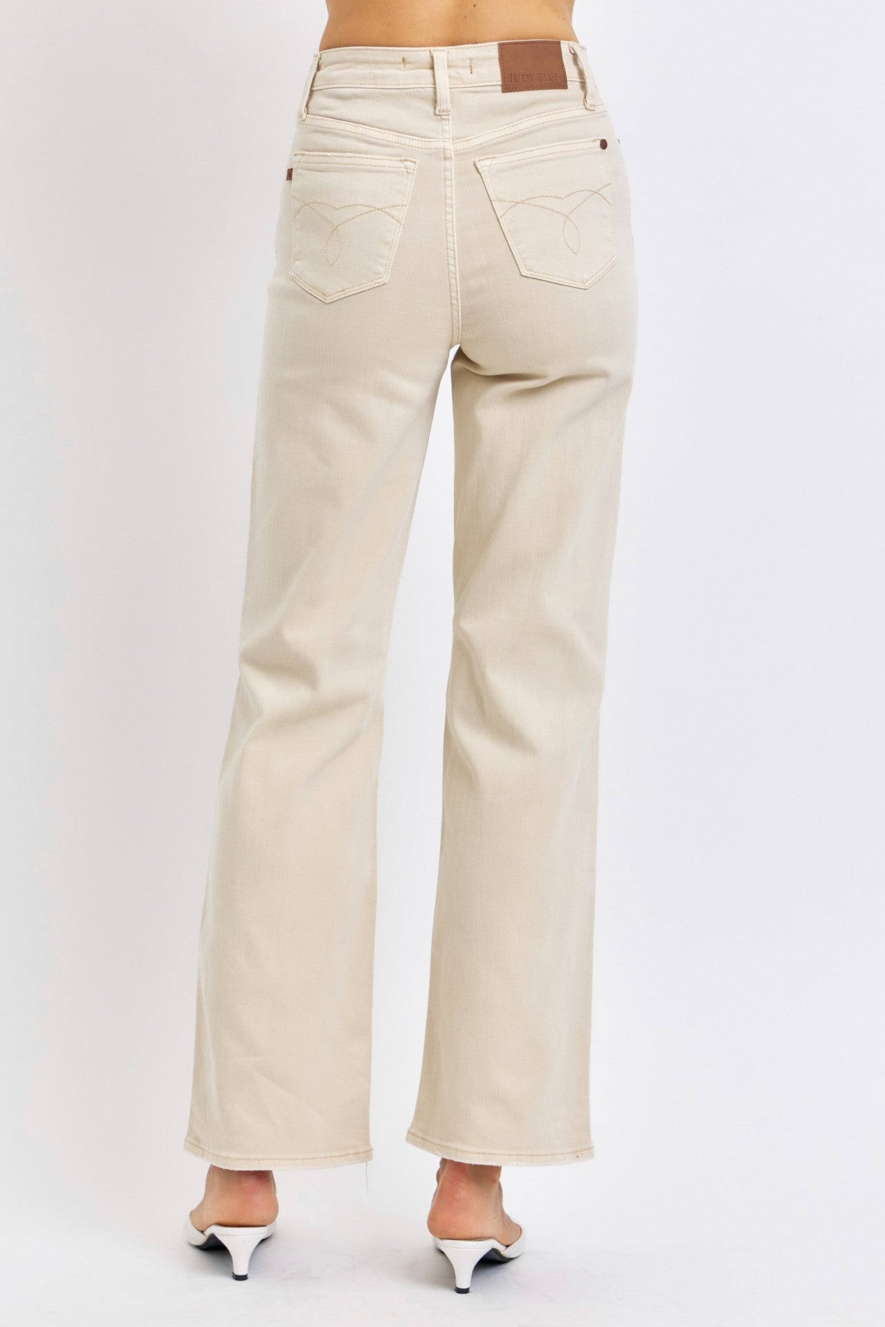 Distressed Knee 90's Straight Leg Jeans